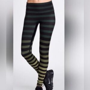 K-DEER Miranda Signature Stripe Leggings size Small Sneaker Length